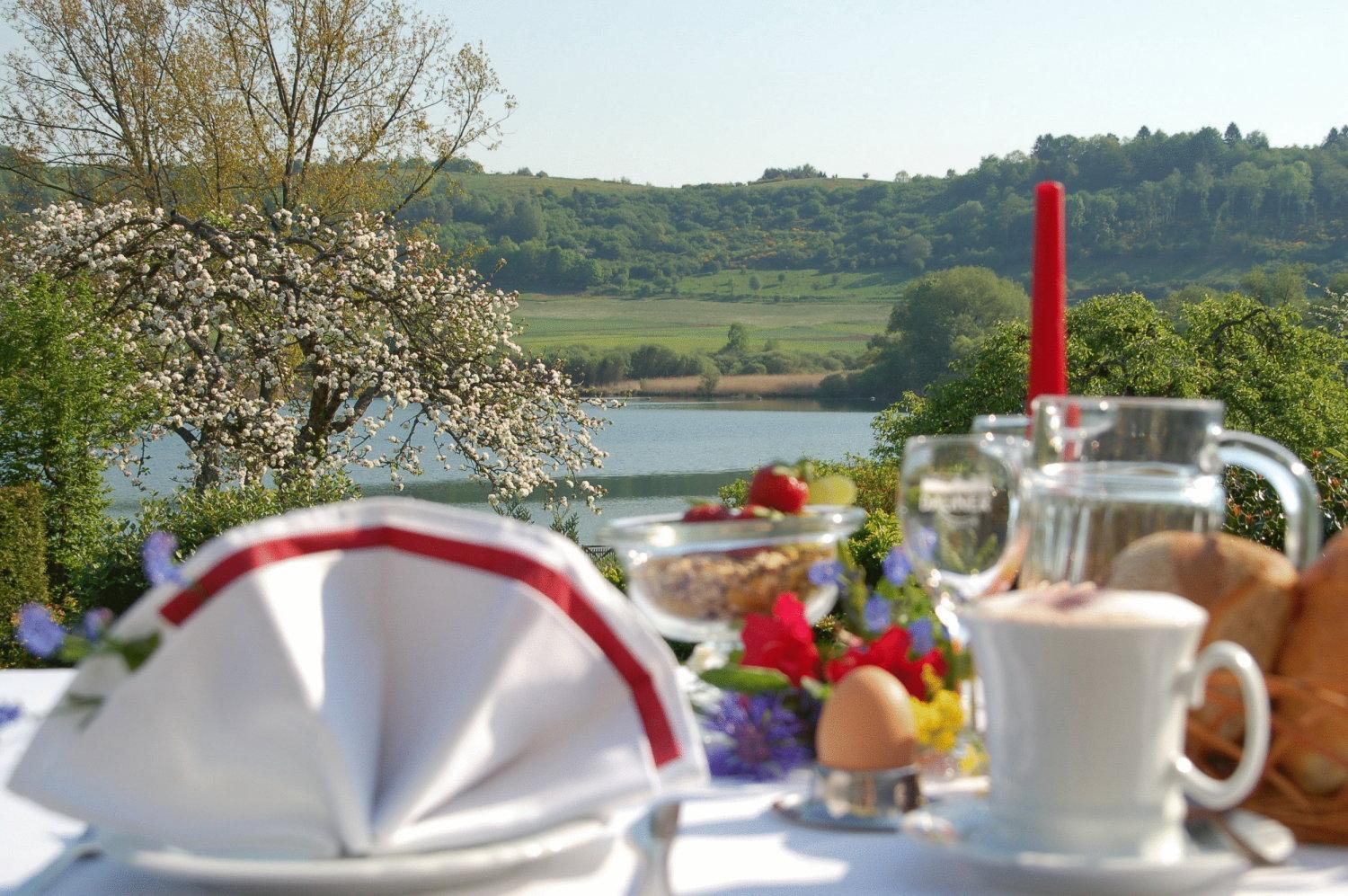 Hotel-Ferienwohnungen Cafe Maarblick Schalkenmehren Zewnętrze zdjęcie