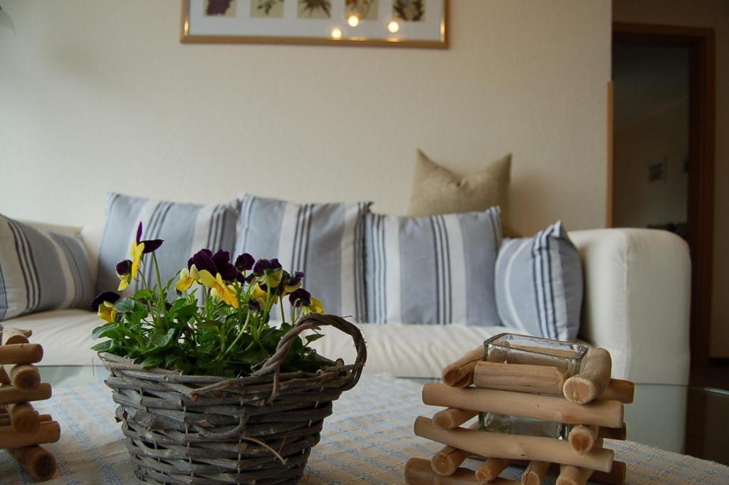 Hotel-Ferienwohnungen Cafe Maarblick Schalkenmehren Pokój zdjęcie
