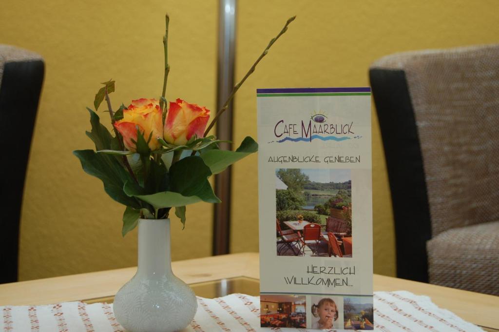 Hotel-Ferienwohnungen Cafe Maarblick Schalkenmehren Zewnętrze zdjęcie