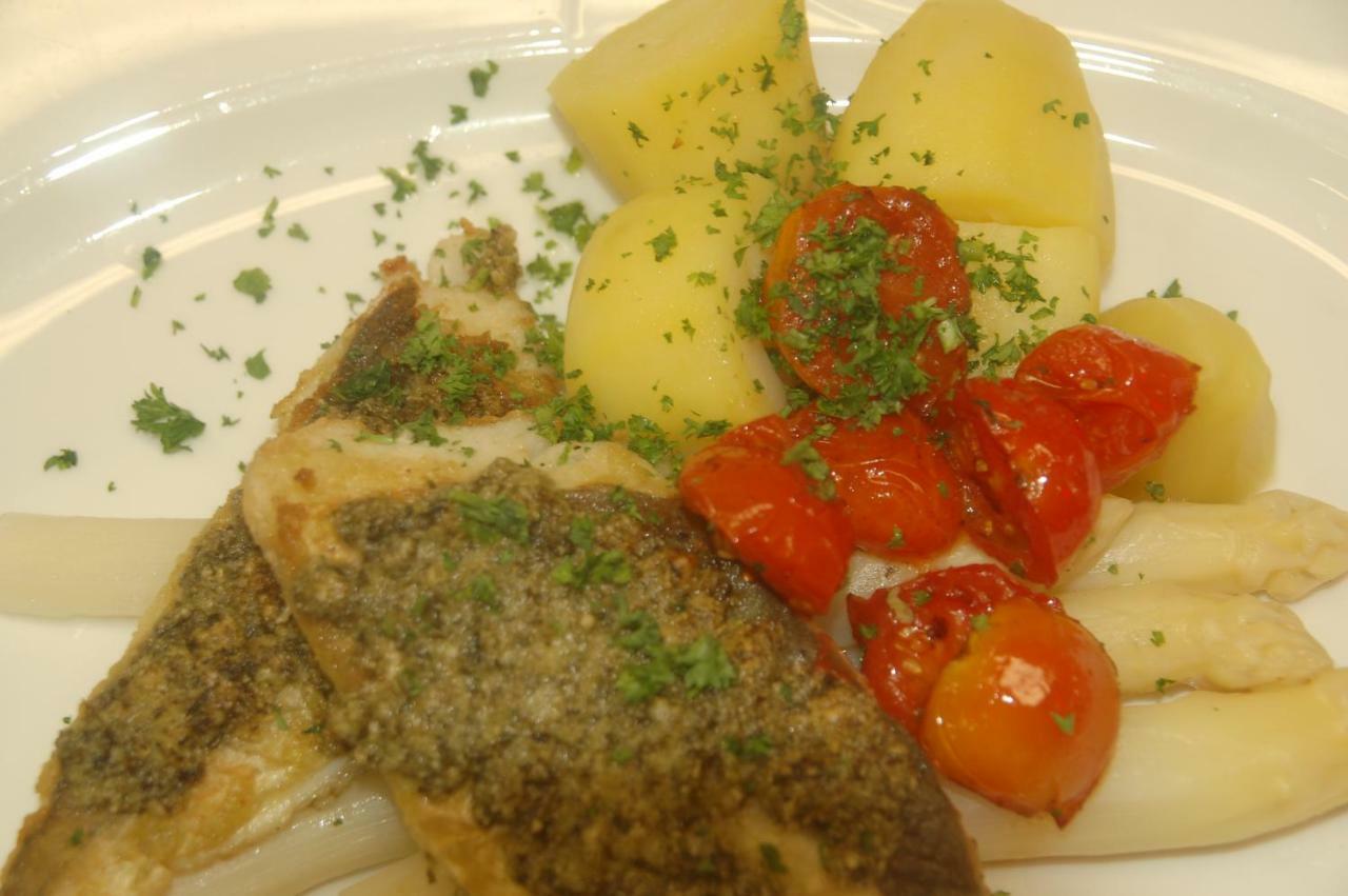 Hotel-Ferienwohnungen Cafe Maarblick Schalkenmehren Zewnętrze zdjęcie
