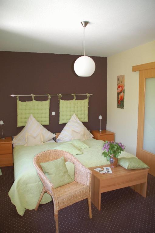 Hotel-Ferienwohnungen Cafe Maarblick Schalkenmehren Pokój zdjęcie