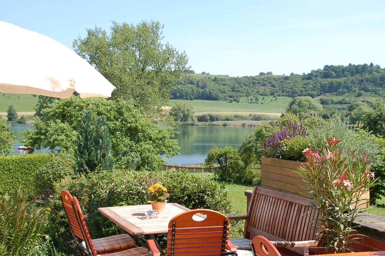 Hotel-Ferienwohnungen Cafe Maarblick Schalkenmehren Zewnętrze zdjęcie